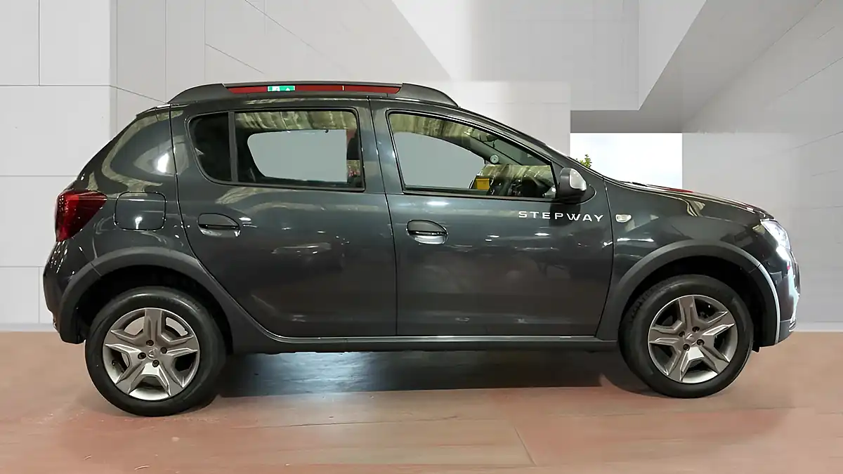 Used 2019 Dacia Sandero Stepway Stepway Essential Grey - Interior and Exterior details 5