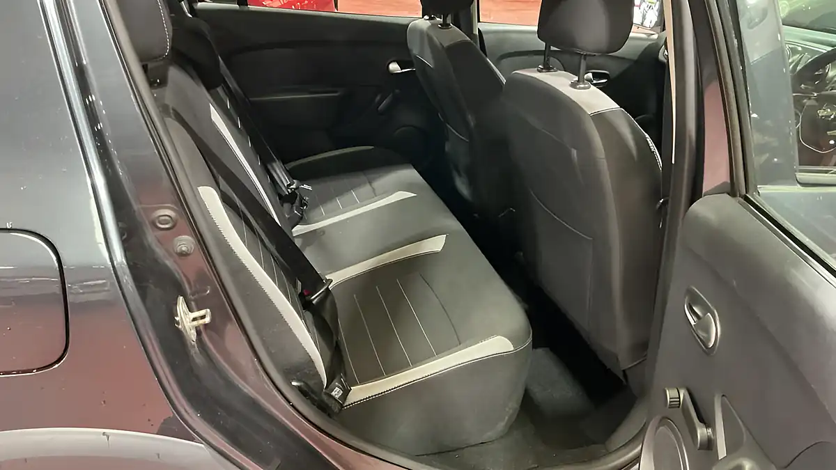 Used 2019 Dacia Sandero Stepway Stepway Essential Grey - Interior and Exterior details 8