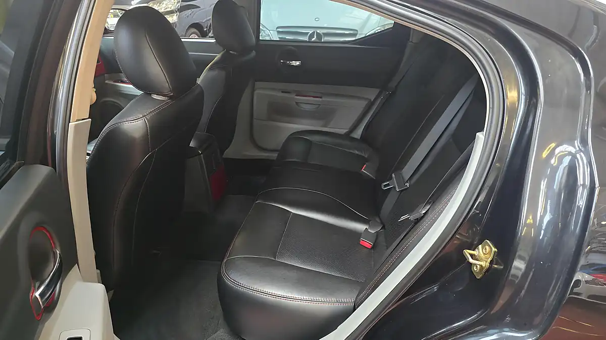 Used 2019 Dodge Charger Saloon Black - Interior and Exterior details 10