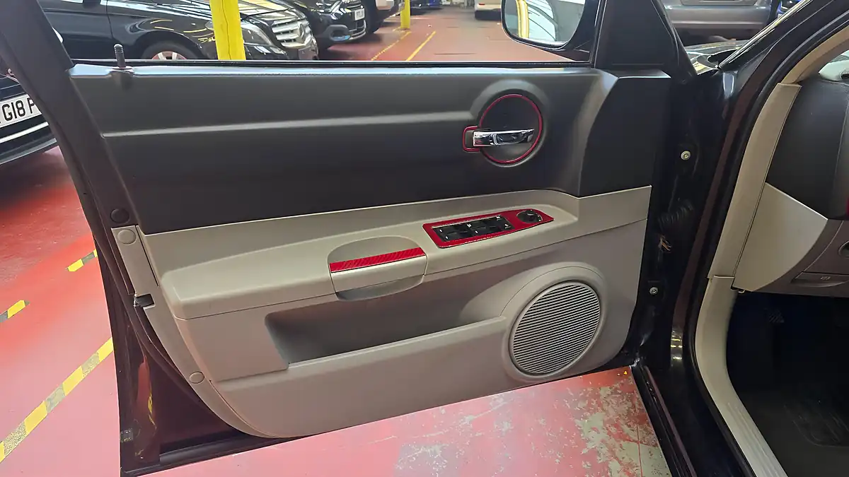Used 2019 Dodge Charger Saloon Black - Interior and Exterior details 11