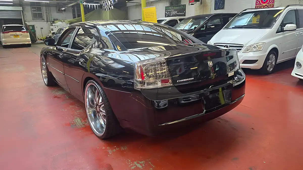 Used 2019 Dodge Charger Saloon Black - Interior and Exterior details 16