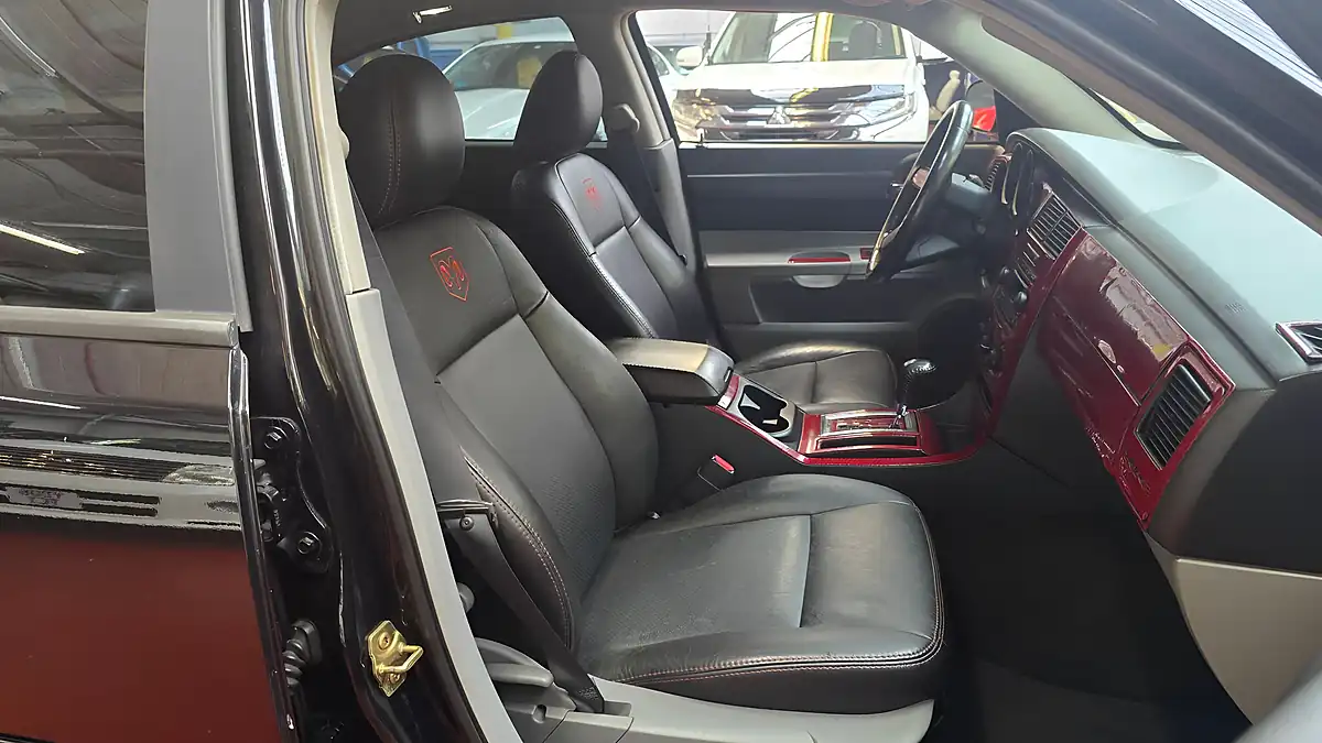 Used 2019 Dodge Charger Saloon Black - Interior and Exterior details 4