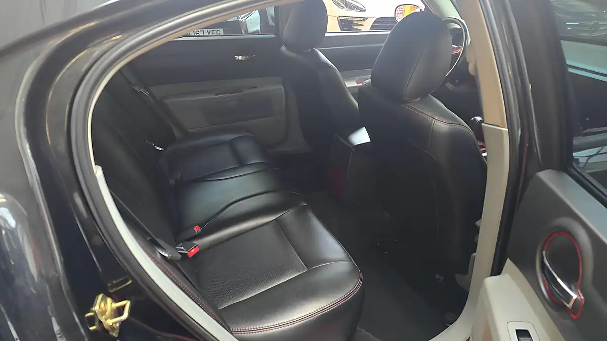 Used 2019 Dodge Charger Saloon Black - Interior and Exterior details 5