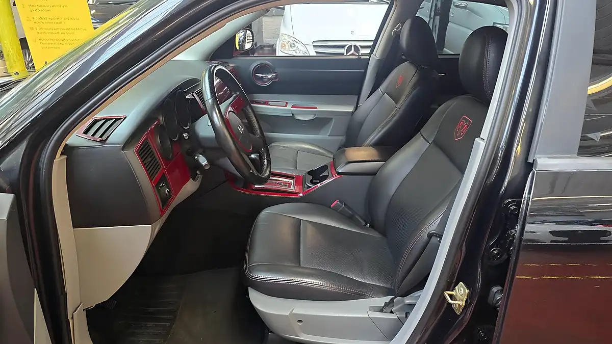 Used 2019 Dodge Charger Saloon Black - Interior and Exterior details 9