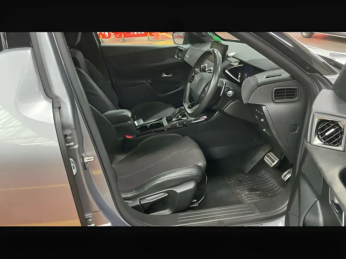Used 2019 DS 3 Performance Line Grey - Interior and Exterior details 12