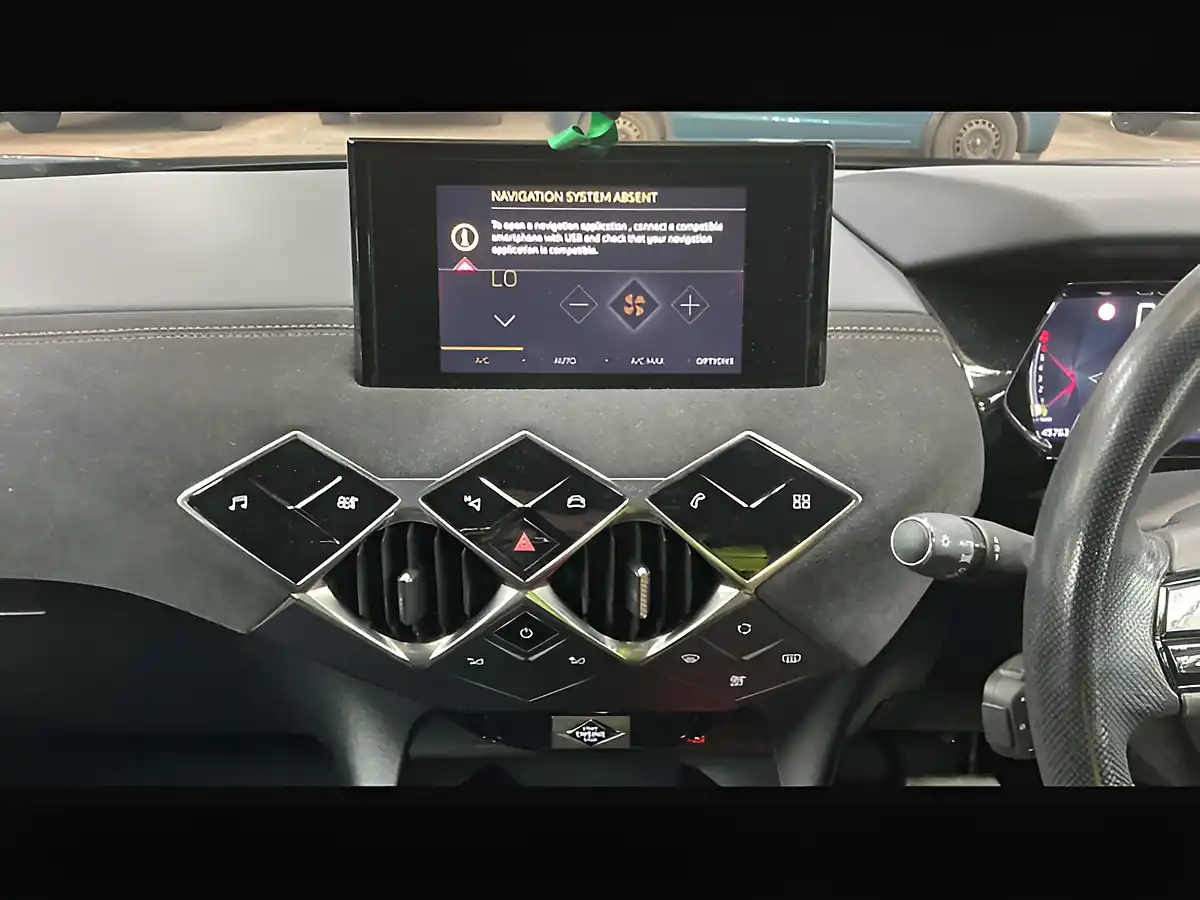 Used 2019 DS 3 Performance Line Grey - Interior and Exterior details 13