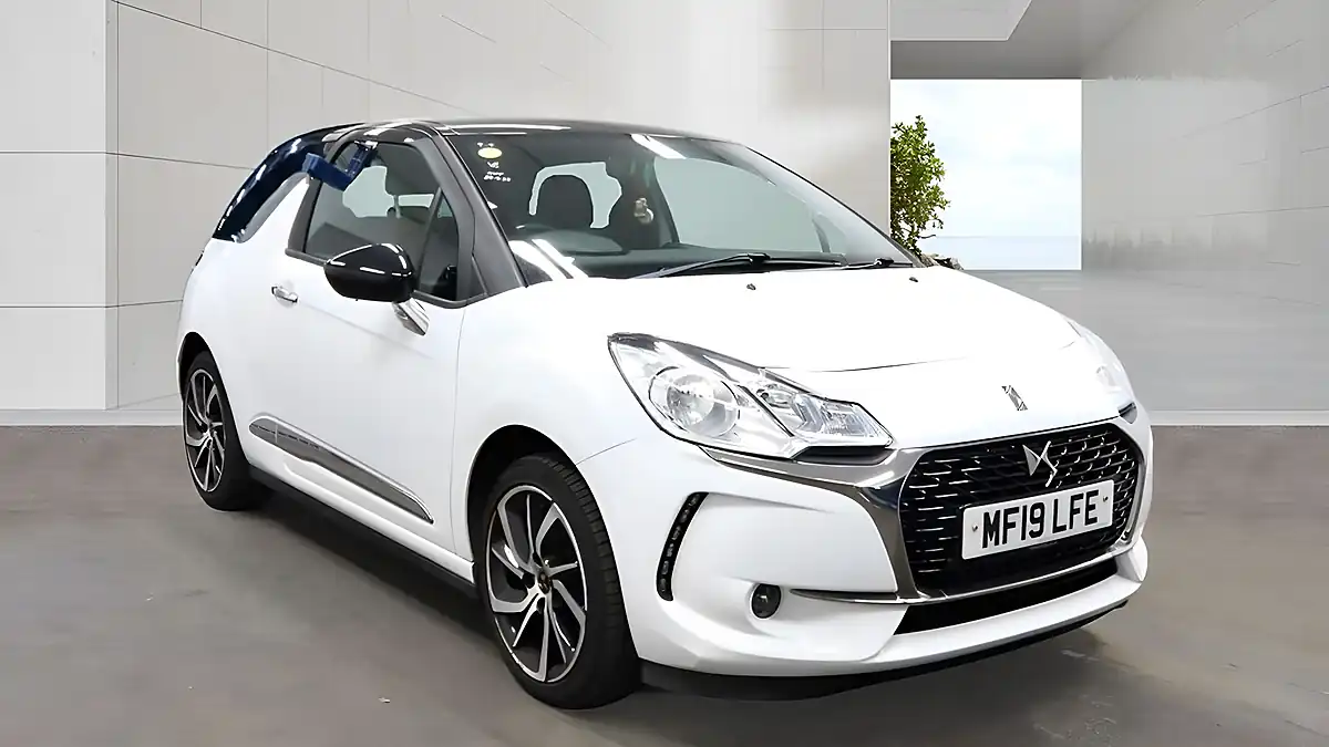 Used 2019 DS Automobiles DS 3 Connected Chic White - Front View