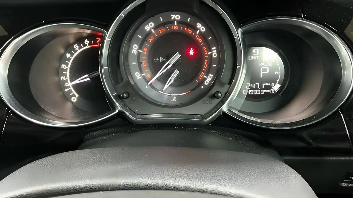 Used 2019 DS Automobiles DS 3 Connected Chic White - Interior and Exterior details 10