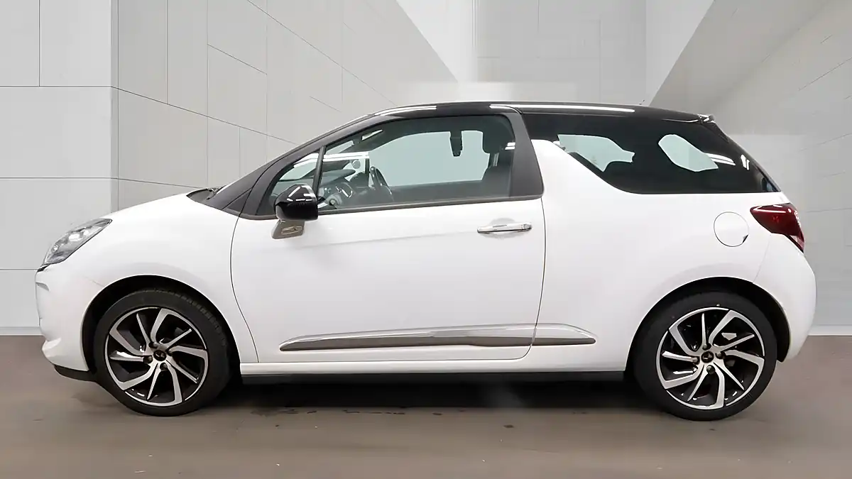 Used 2019 DS Automobiles DS 3 Connected Chic White - Interior and Exterior details 3