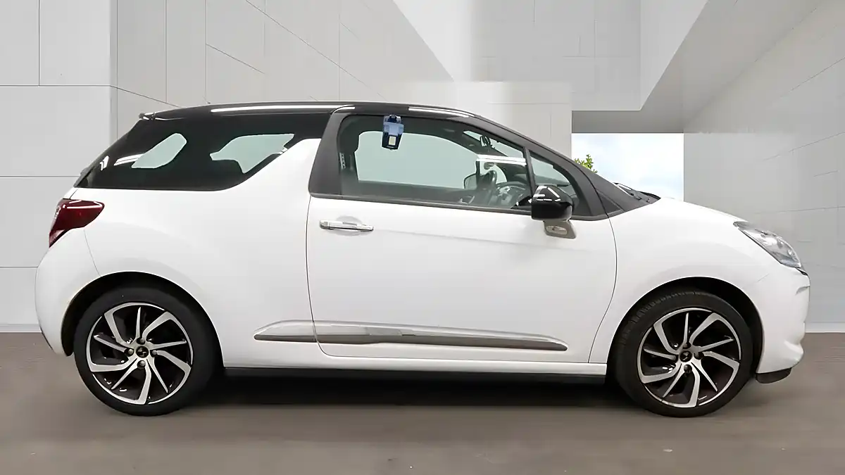 Used 2019 DS Automobiles DS 3 Connected Chic White - Interior and Exterior details 8