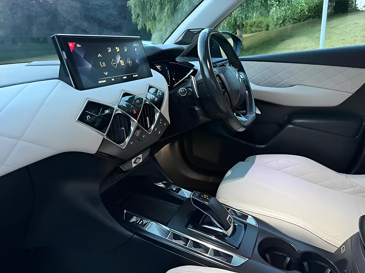 Used 2019 DS Automobiles DS 3 Crossback Prestige Purple - Interior and Exterior details 13