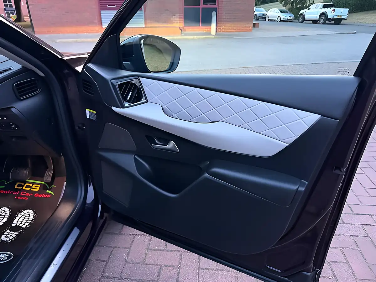 Used 2019 DS Automobiles DS 3 Crossback Prestige Purple - Interior and Exterior details 14