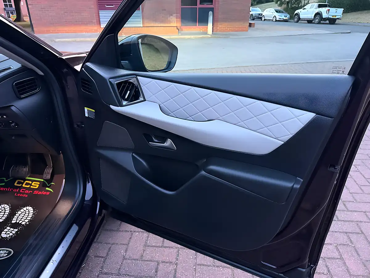 Used 2019 DS Automobiles DS 3 Crossback Prestige Purple - Interior and Exterior details 14