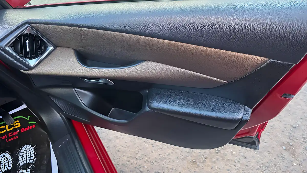 Used 2019 DS Automobiles DS 3 Crossback Prestige Red - Interior and Exterior details 13
