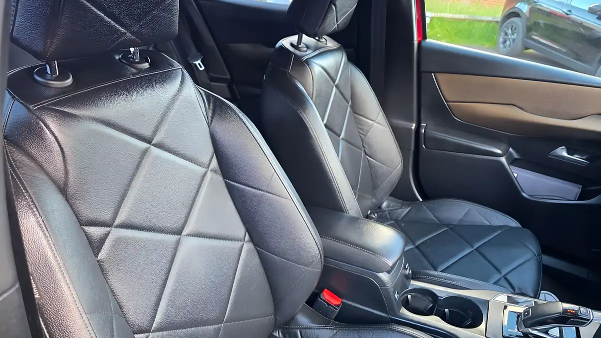Used 2019 DS Automobiles DS 3 Crossback Prestige Red - Interior and Exterior details 14