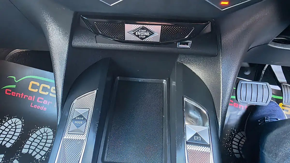 Used 2019 DS Automobiles DS 3 Crossback Prestige Red - Interior and Exterior details 16