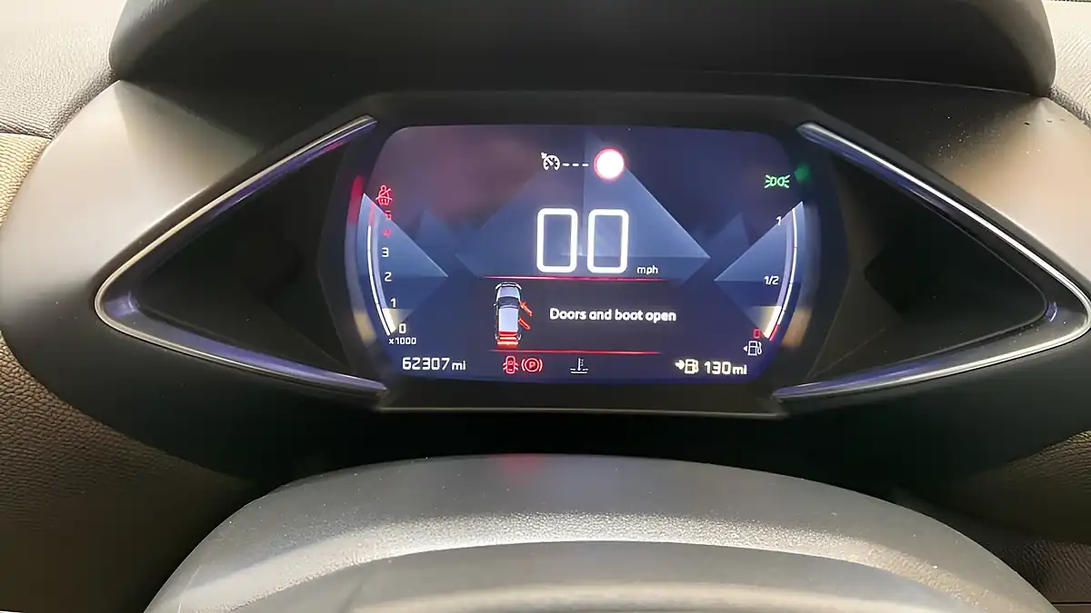 Used 2019 DS Automobiles DS 3 Prestige Blue - Interior and Exterior details 9