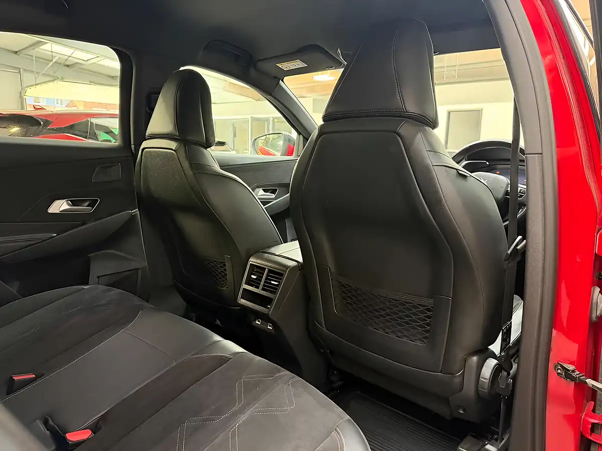 Used 2019 DS Automobiles DS 7 Crossback Performance Line Red - Interior and Exterior details 14