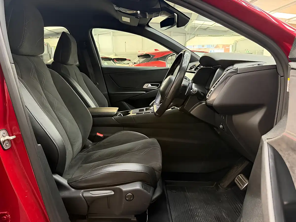 Used 2019 DS Automobiles DS 7 Crossback Performance Line Red - Interior and Exterior details 5