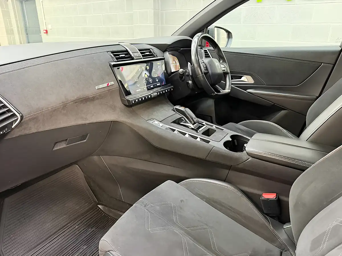Used 2019 DS Automobiles DS 7 Crossback Performance Line Red - Interior and Exterior details 9