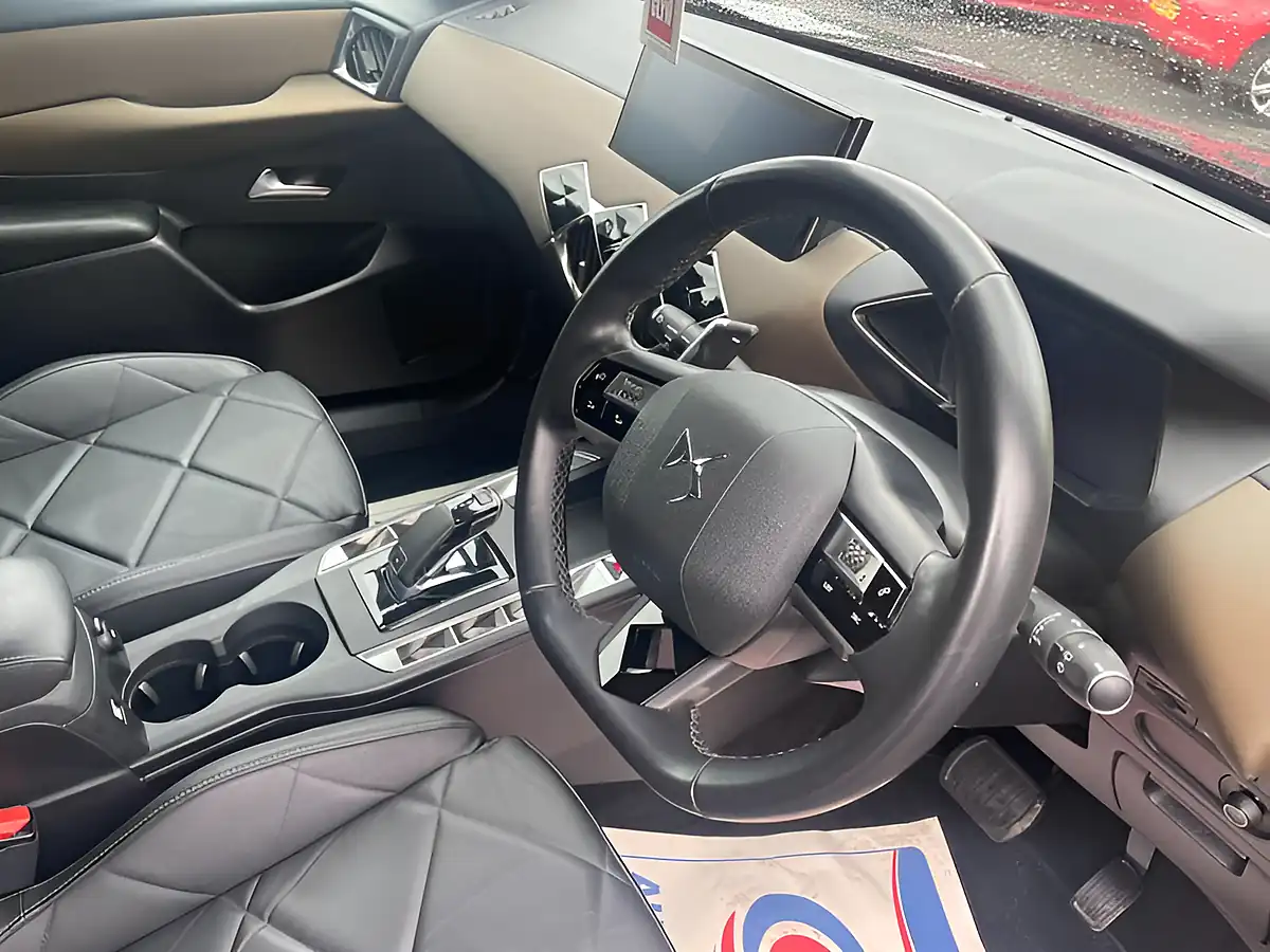 Used 2019 DS DS 3 Prestige Black - Interior and Exterior details 12
