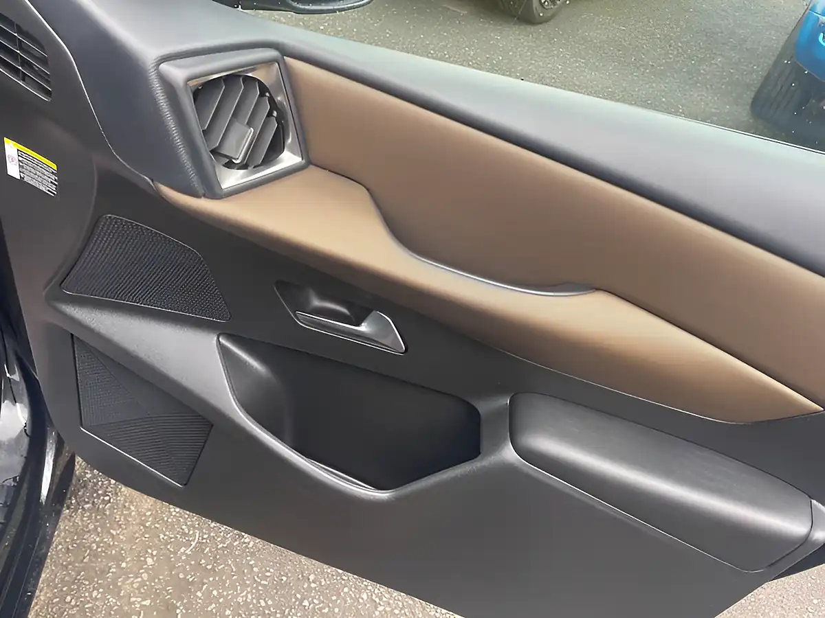 Used 2019 DS DS 3 Prestige Black - Interior and Exterior details 17