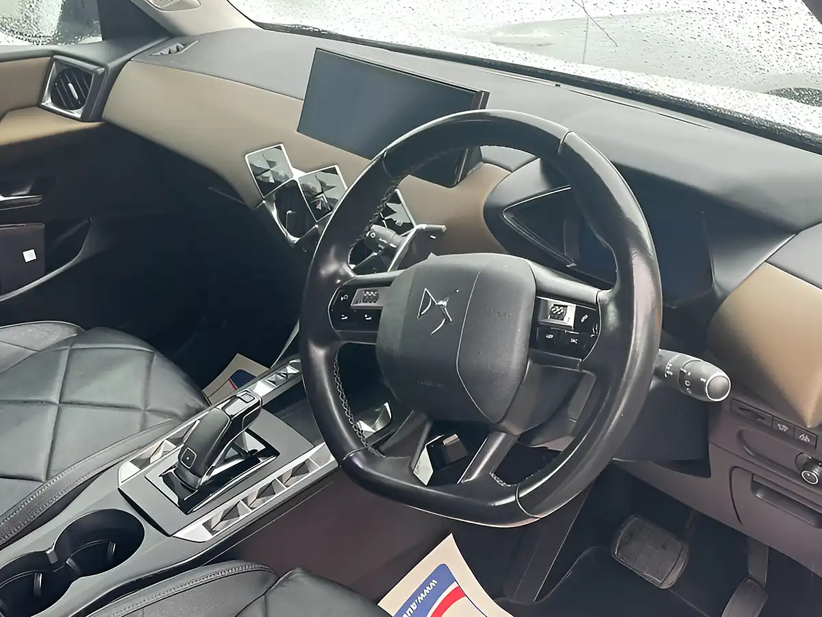Used 2019 DS DS 3 Prestige Crossback White - Interior and Exterior details 12