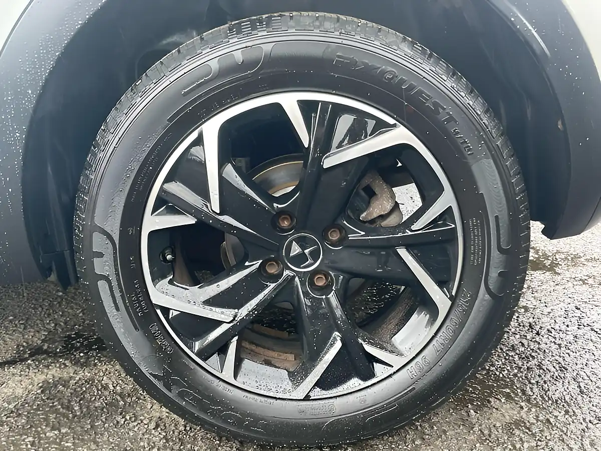Used 2019 DS DS 3 Prestige Crossback White - Interior and Exterior details 17