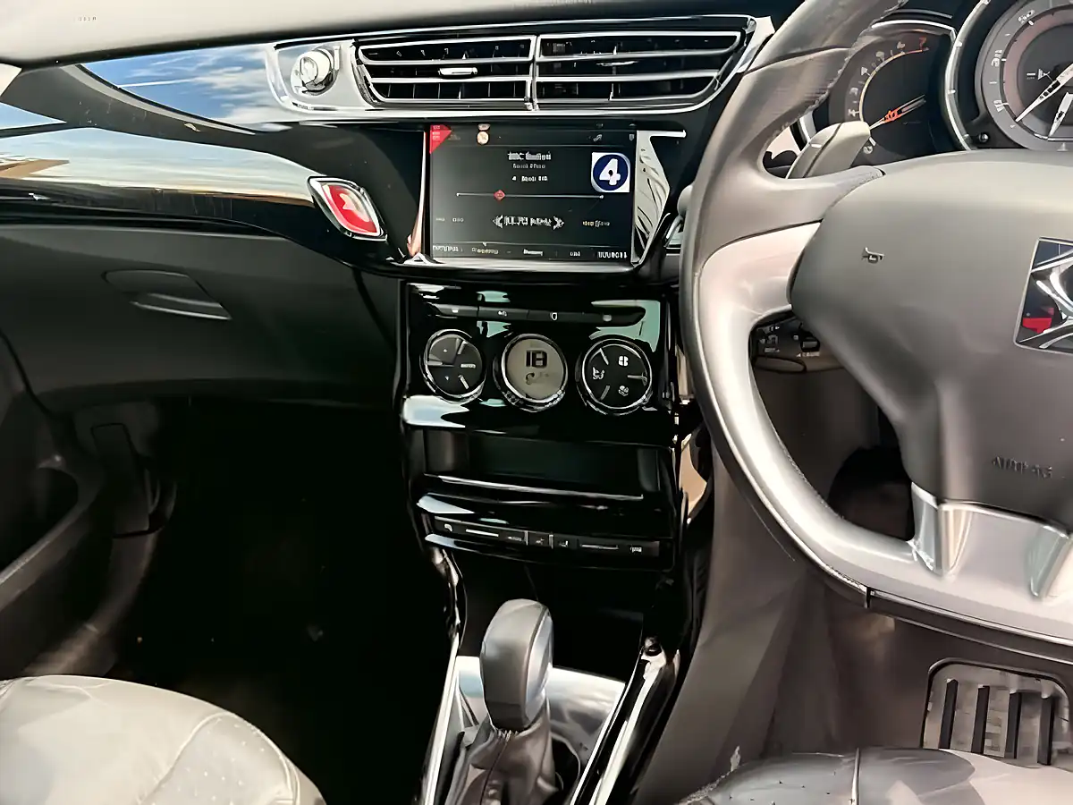Used 2019 DS DS3 Forever Purple - Interior and Exterior details 11