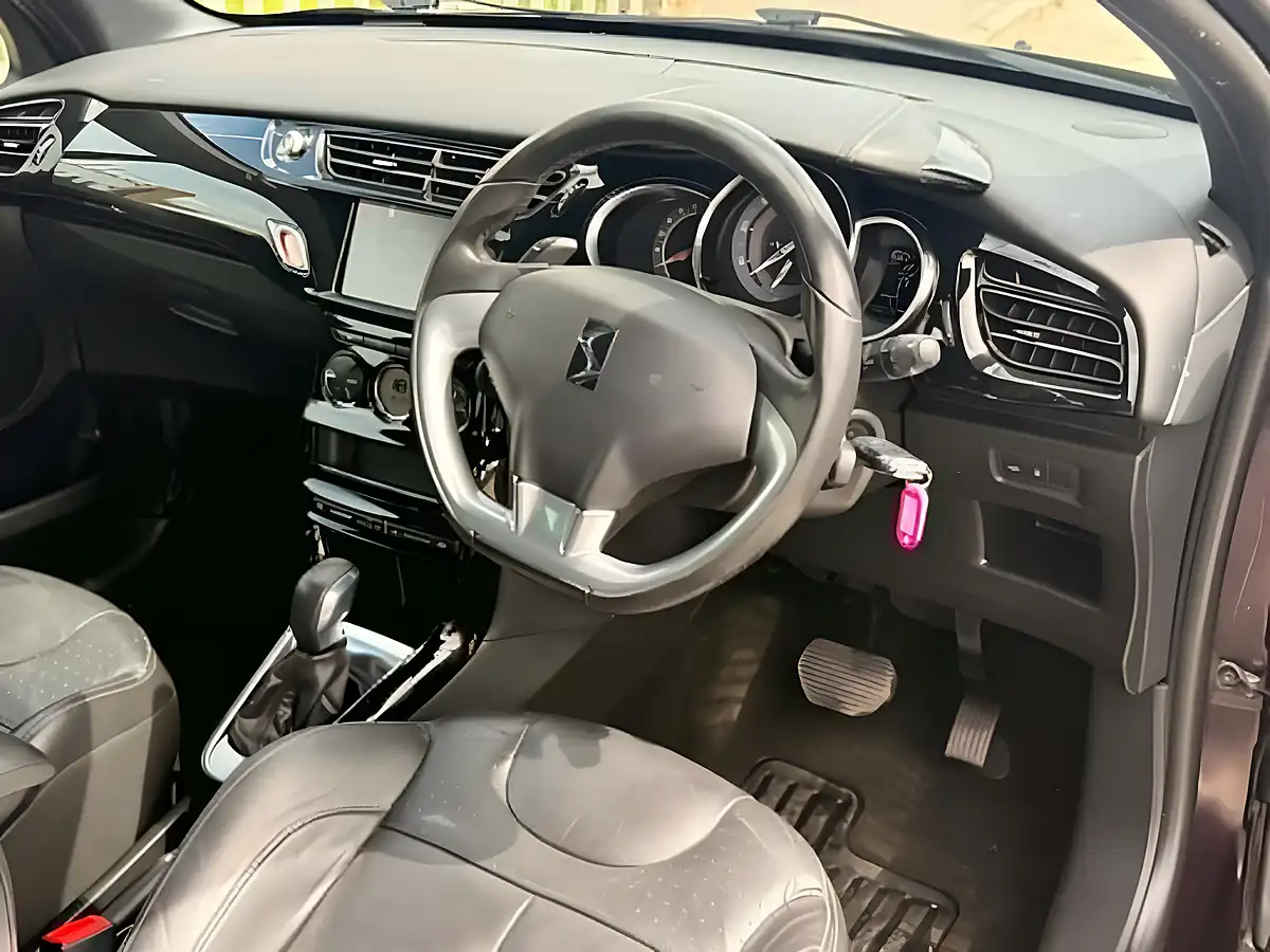 Used 2019 DS DS3 Forever Purple - Interior and Exterior details 12