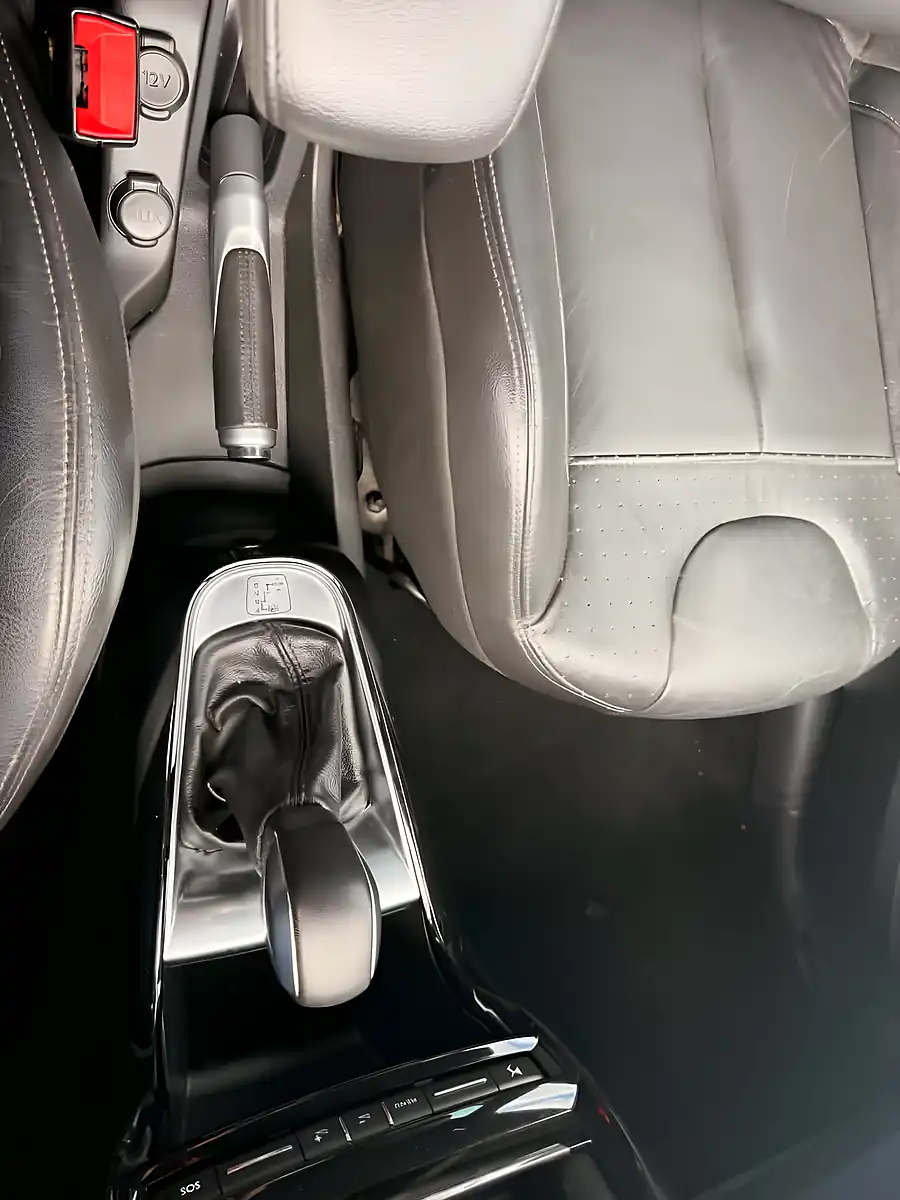 Used 2019 DS DS3 Forever Purple - Interior and Exterior details 14
