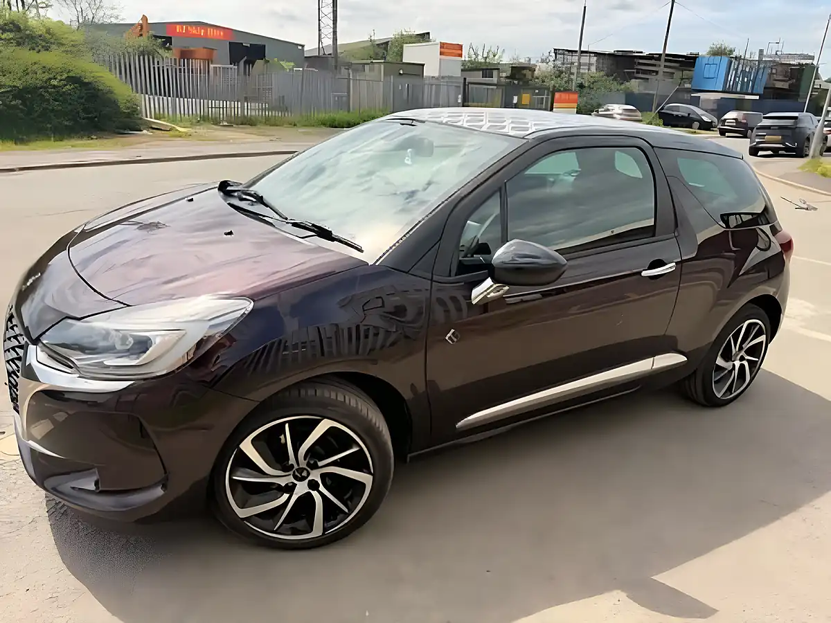 Used 2019 DS DS3 Forever Purple - Interior and Exterior details 3