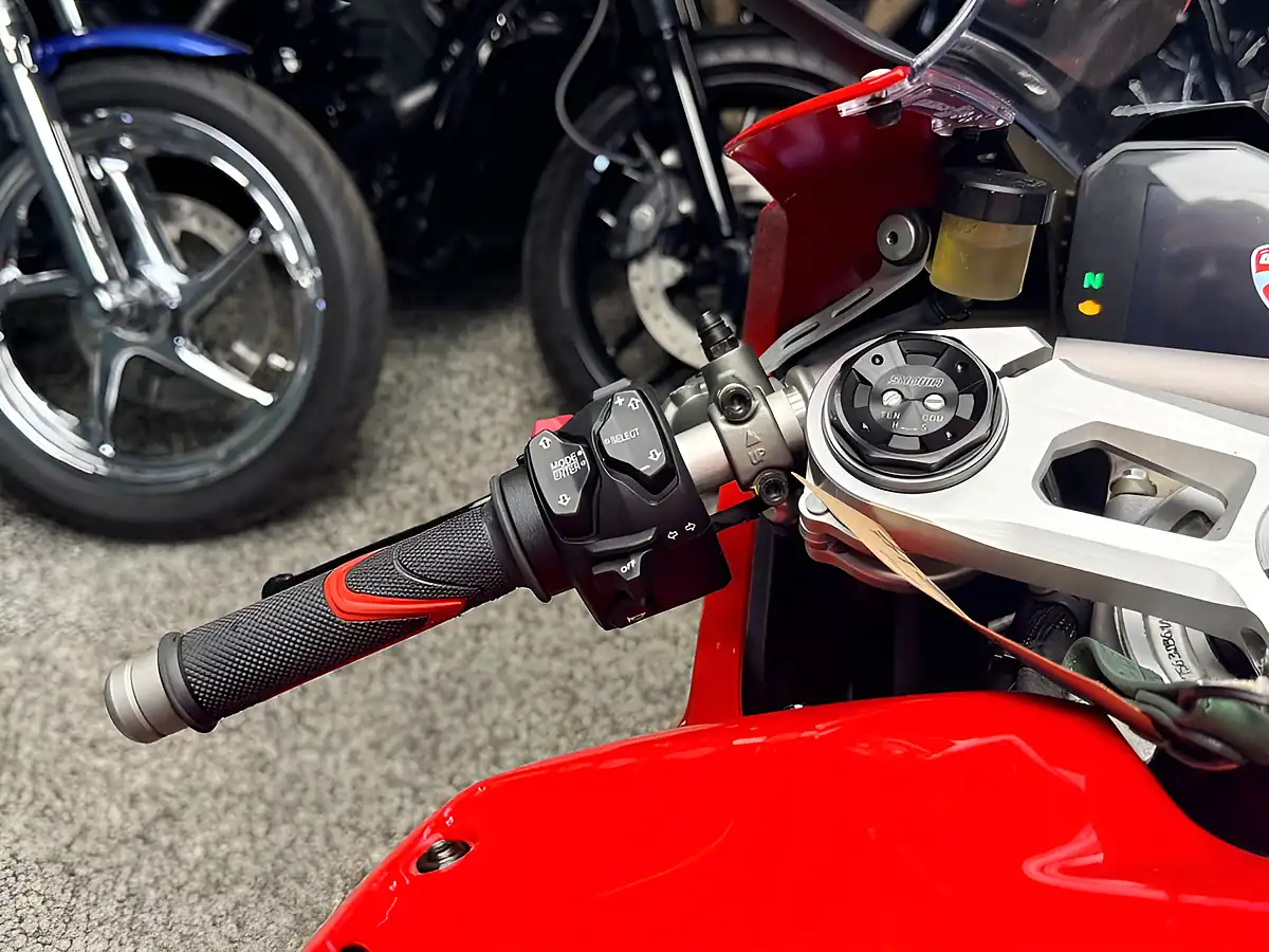 Used 2019 Ducati Panigale V4 Super Sports Red - Interior and Exterior details 15