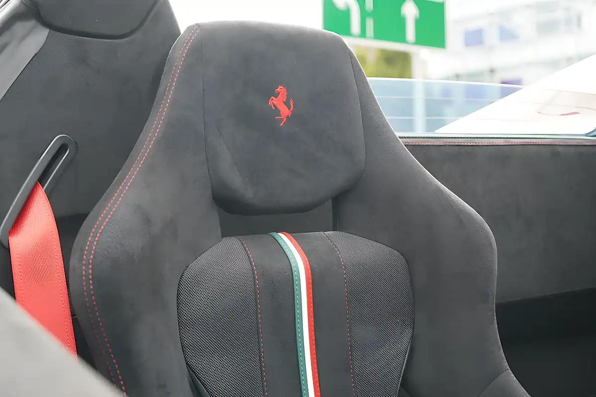 Used 2019 Ferrari 488 Spider Red - Interior and Exterior details 15