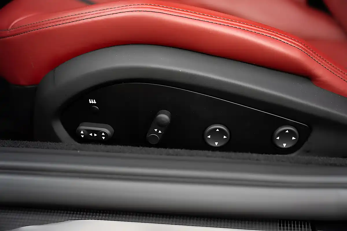 Used 2019 Ferrari 812 Superfast Black - Interior and Exterior details 18