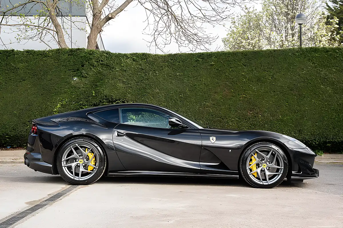 Used 2019 Ferrari 812 Superfast Black - Interior and Exterior details 19