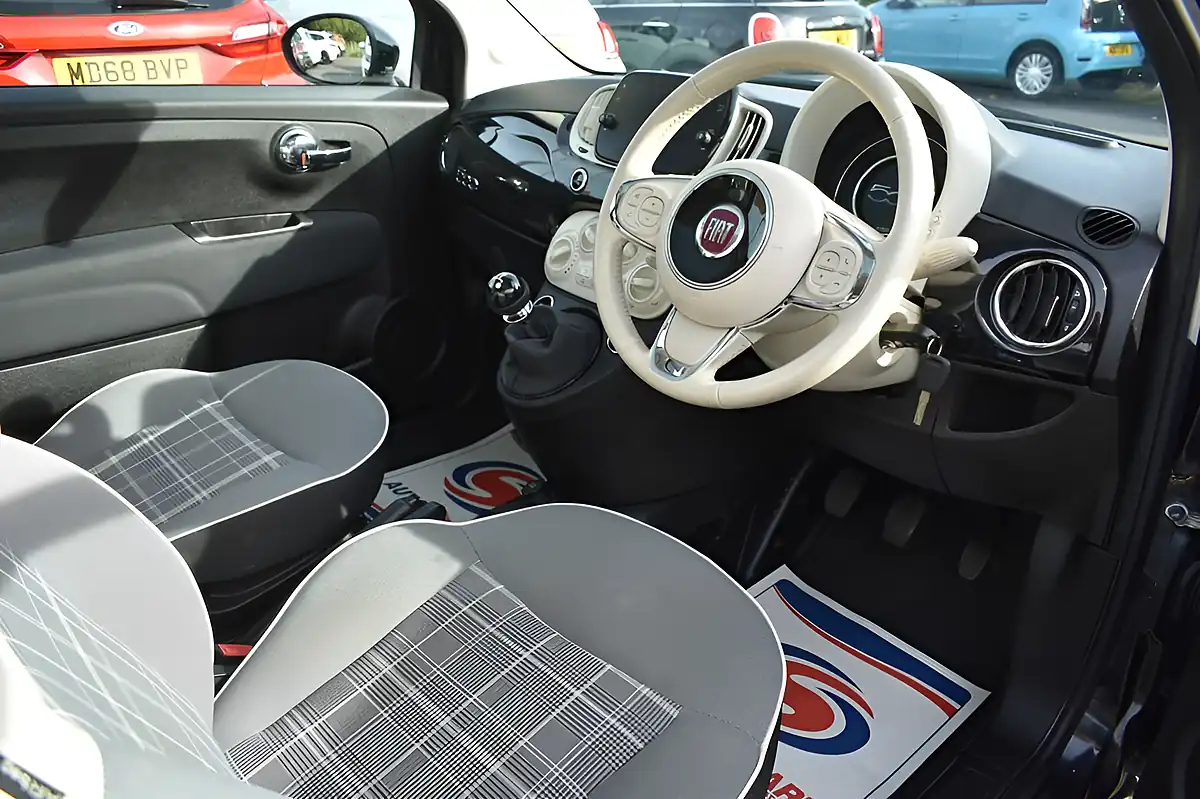 Used 2019 Fiat 500 Lounge Black - Interior and Exterior details 14