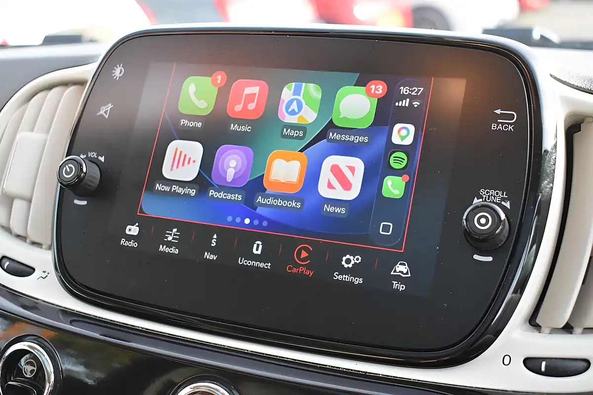 Used 2019 Fiat 500 Lounge Black - Interior and Exterior details 18