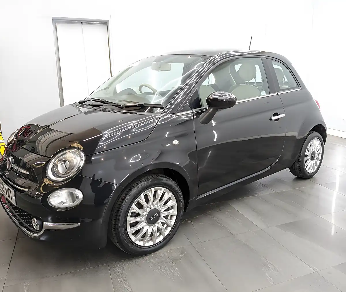Used 2019 Fiat 500 Lounge Black - Interior and Exterior details 3