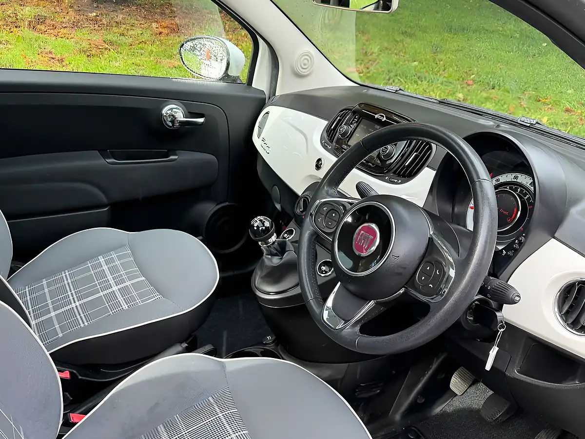 Used 2019 Fiat 500 Lounge Bossa Nova White - Interior and Exterior details 2