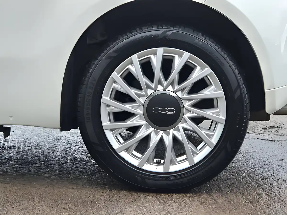 Used 2019 Fiat 500 Lounge Bossa Nova White - Interior and Exterior details 11