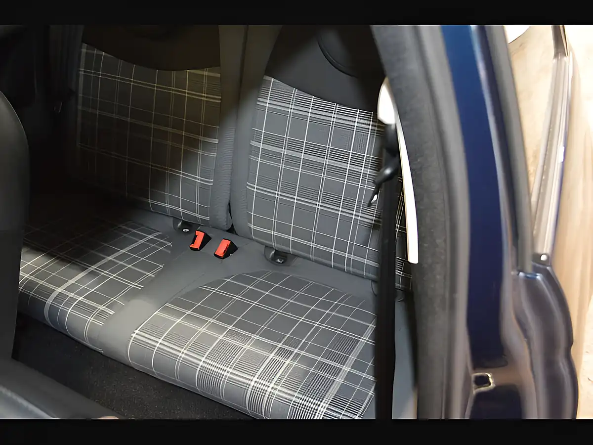 Used 2019 Fiat 500 Lounge Epic Blue - Interior and Exterior details 12