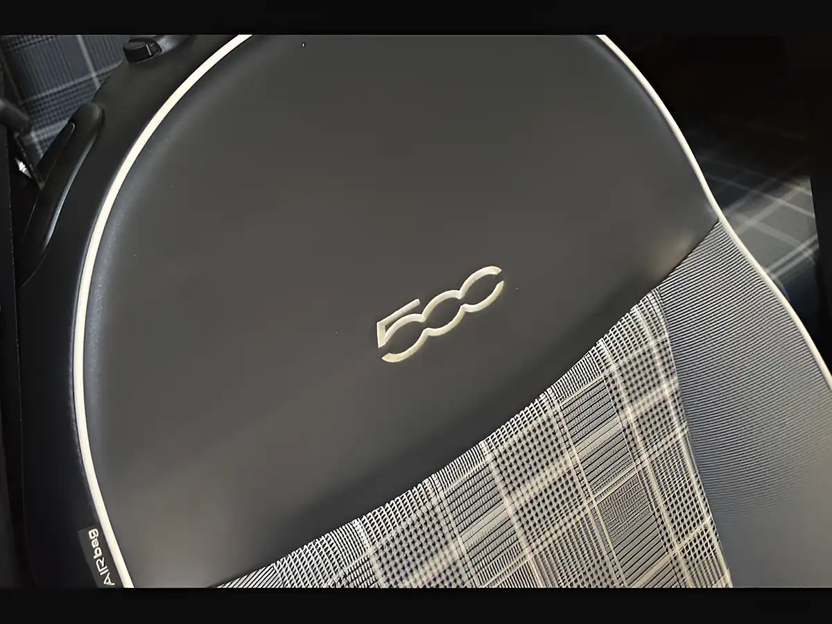 Used 2019 Fiat 500 Lounge Epic Blue - Interior and Exterior details 14