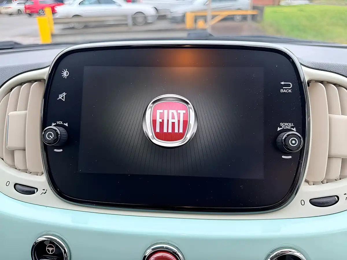 Used 2019 Fiat 500 Lounge Green - Interior and Exterior details 11