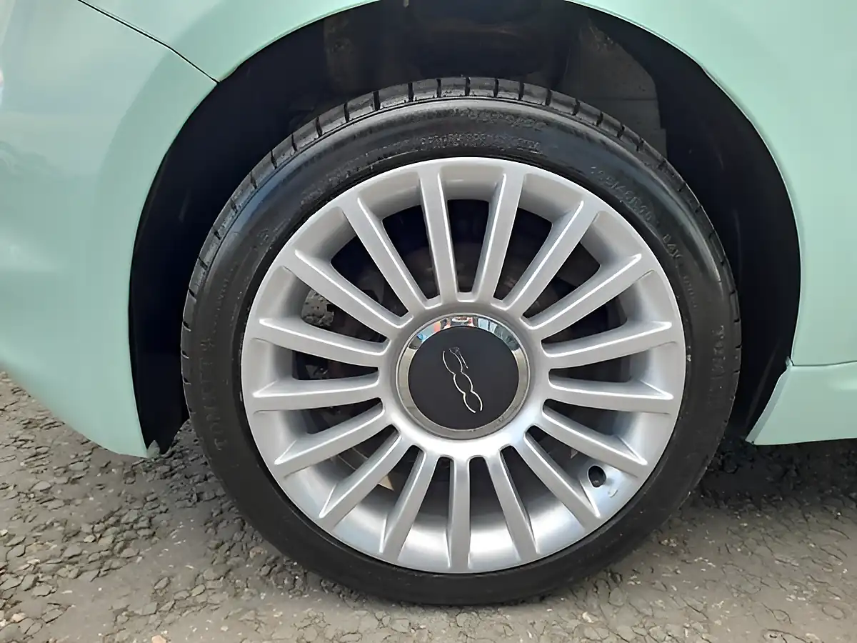 Used 2019 Fiat 500 Lounge Green - Interior and Exterior details 4