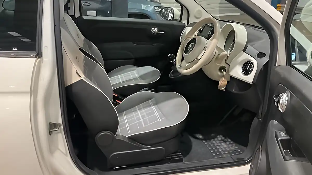 Used 2019 Fiat 500 Lounge White - Interior and Exterior details 8