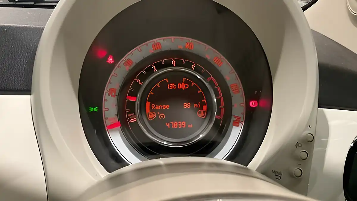 Used 2019 Fiat 500 Lounge White - Interior and Exterior details 9