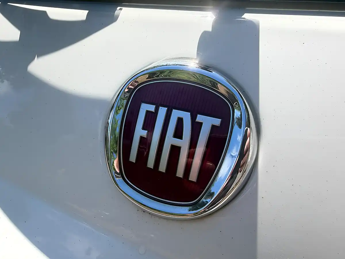 Used 2019 Fiat 500 Lounge White - Interior and Exterior details 9