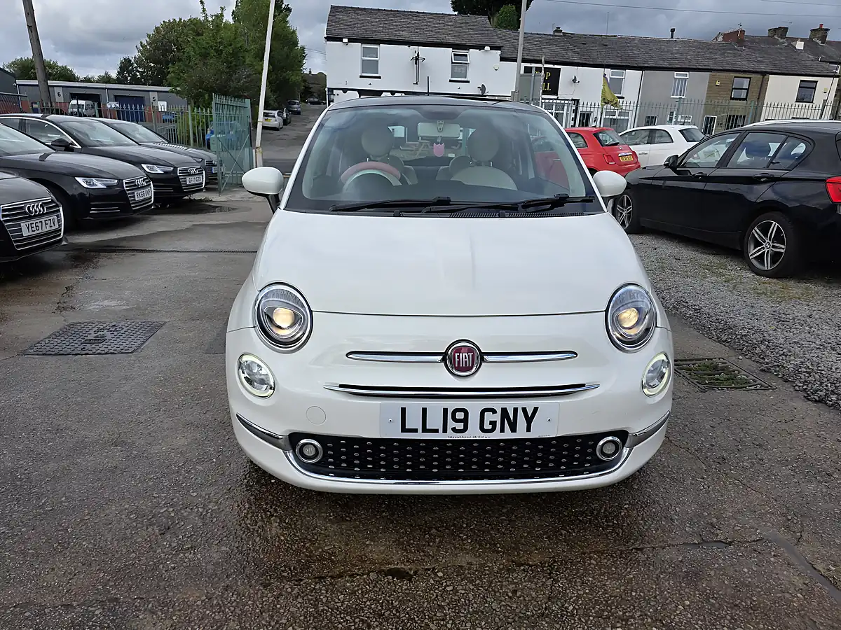 Used 2019 Fiat 500 Lounge White - Front View