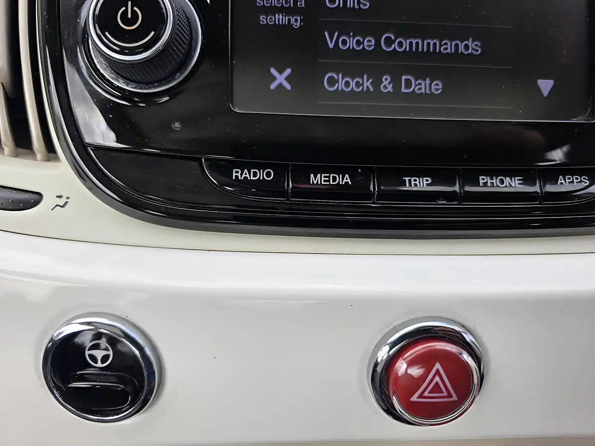 Used 2019 Fiat 500 Lounge White - Interior and Exterior details 13